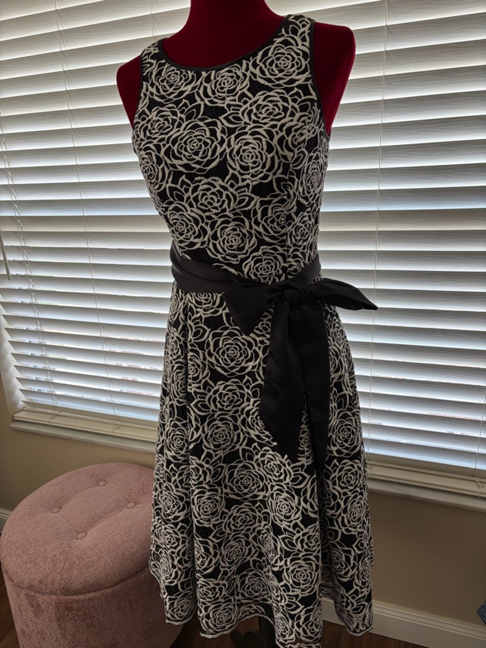 Pre-loved White House Black Market Black dress
